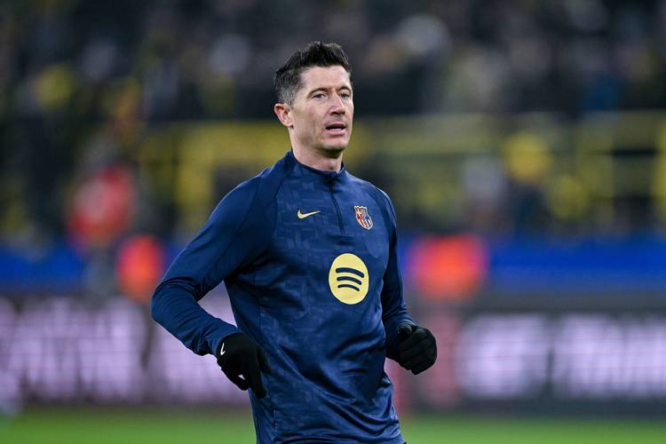 伤兵满营！西媒：莱万确定因伤缺席国家德比