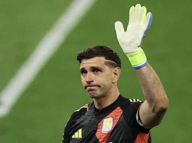 太强！大马丁连续神扑拒绝热刺球员打门，维拉仍1-1热刺