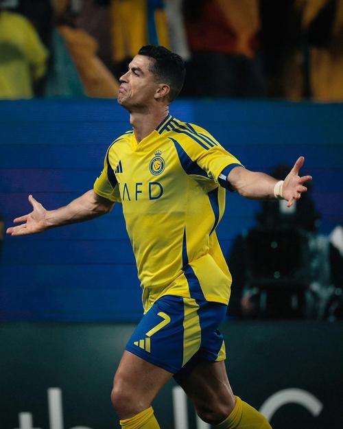 利雅得胜利客战哈森姆首发：C罗、菲利克斯、科曼出战