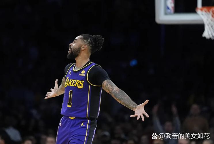 浓眉:拉塞尔坚持自我保持专注是真正职业球员 他改变了比赛走势