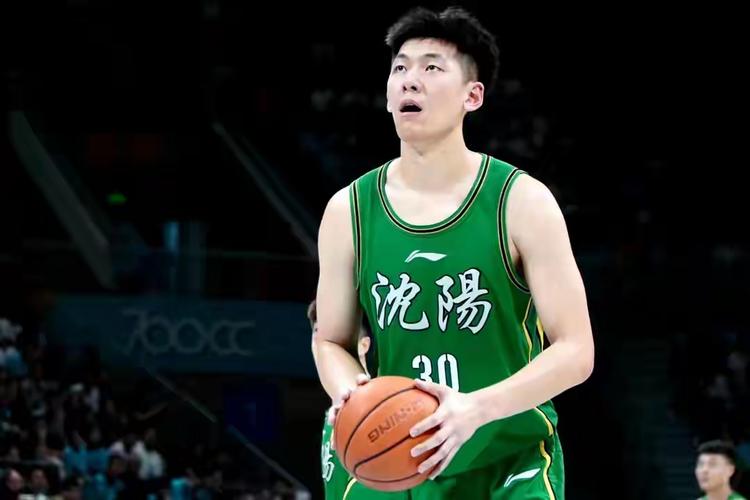 张陈治锋：作为年轻球员首先要富有激情 在防守和篮板上提供帮助