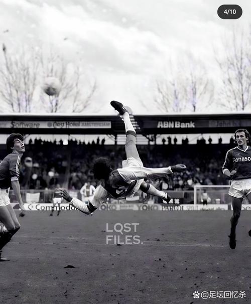 详细阅读:201场125球45助攻!米兰官方晒照,祝贺名宿范巴斯滕61岁生日 201场125球45助攻!米兰官方晒照,祝贺名宿范巴斯滕61岁生日