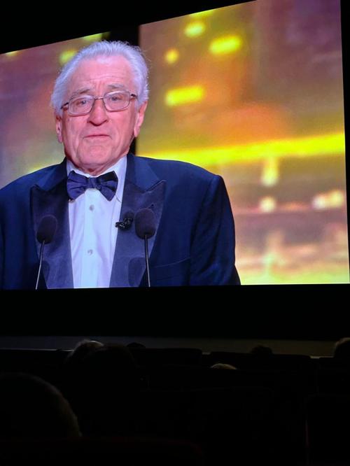 女主持:男人60岁还能生小孩 KD:罗伯特-德尼罗80岁还生了