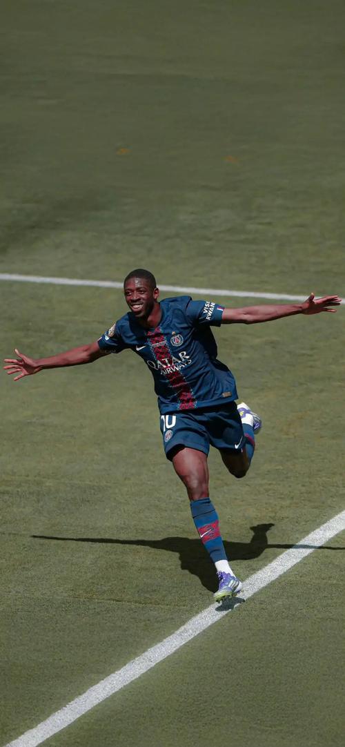 RMC：登贝莱今天正常出席球队训练，看起来并没有不适